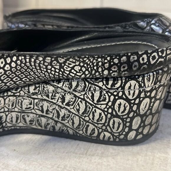 Donald J Pliner Sandals Shaheen Wedge Heels Slip on Thong Silver Size 8 - Picture 9 of 16